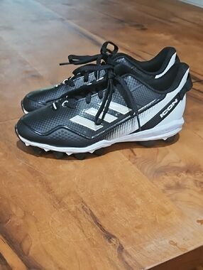 ICON Men's Black and White Baseball Cleats Size 6. Like New.